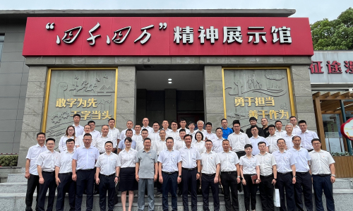 1711612872466834.jpg 1.2参观四千四万精神展馆.jpg